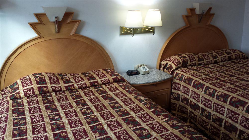 Value Inn & Suites Salina Bagian luar foto