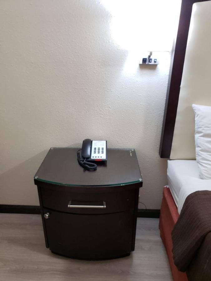 Value Inn & Suites Salina Bagian luar foto